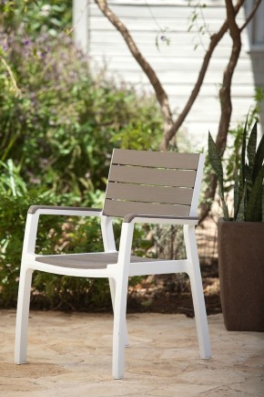 Стул c подлокотниками Гармония (Harmony armchair) белый-капучино в Лесном - lesnoy.mebel24.online | фото 1